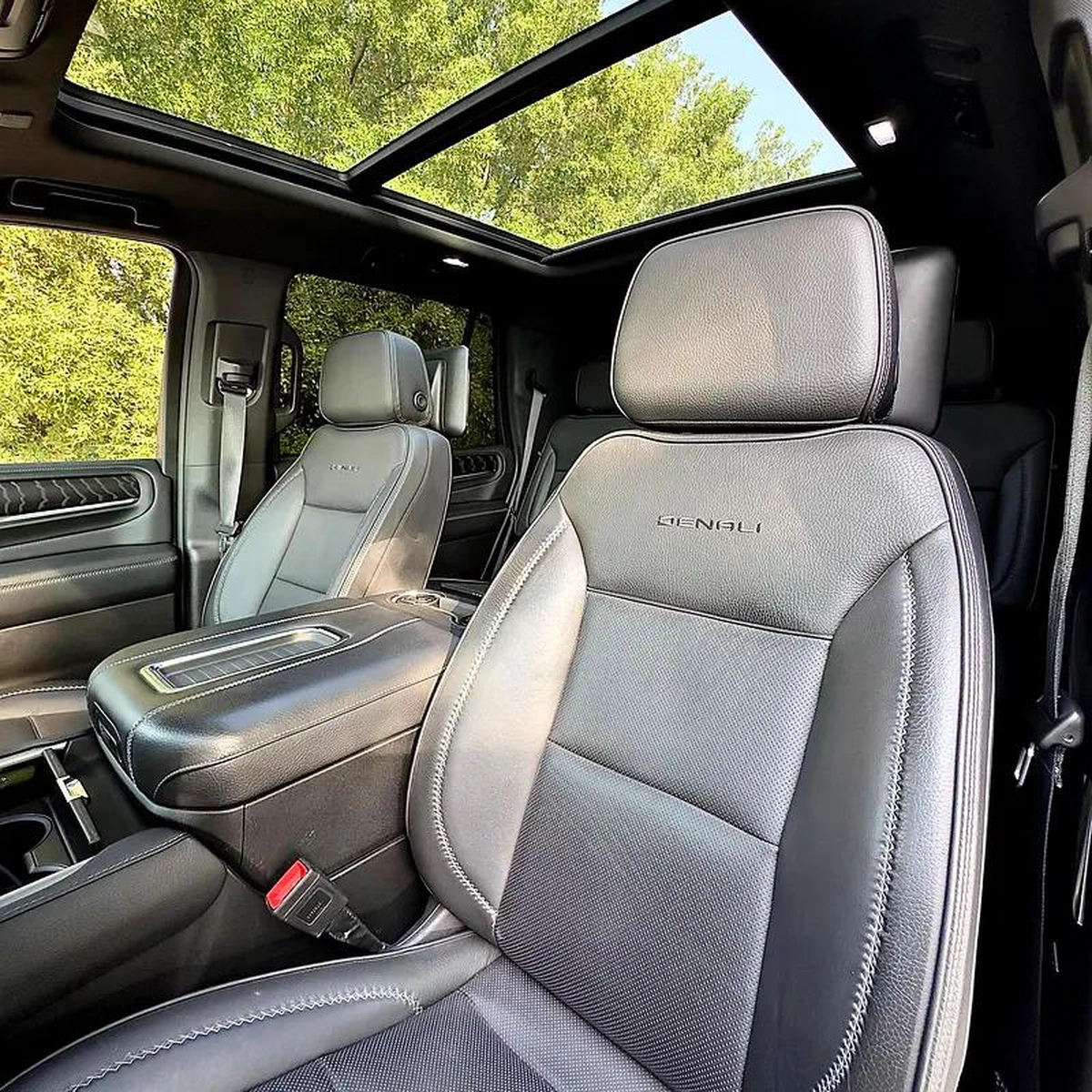 GMC Yukon Denali-13-13