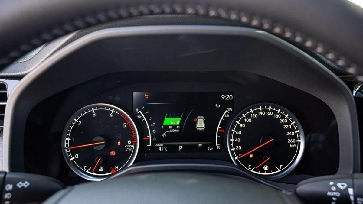Toyota Land Cruiser VXR 3.3L-9-0