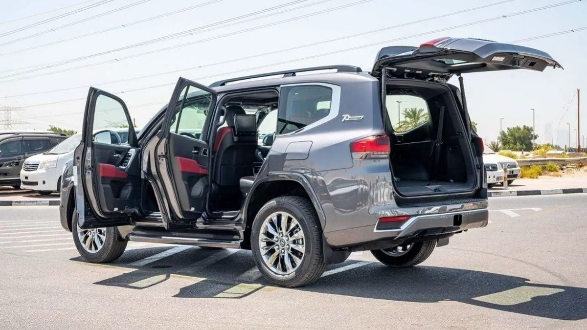 Toyota Land Cruiser VXR 3.3L-8-0