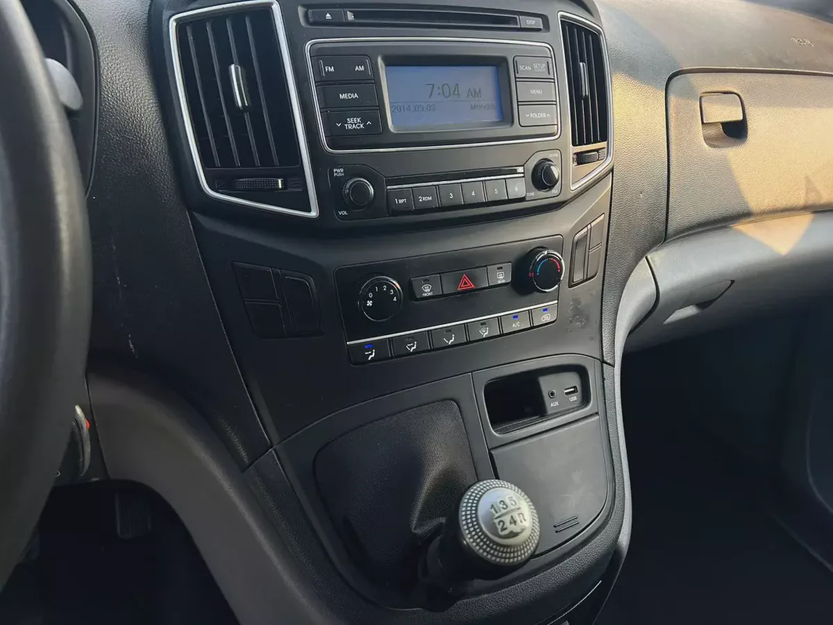 2021 Hyundai H1 | 3 Seats | Van | Manual | Petrol | GCC | Ref#1138-14-14