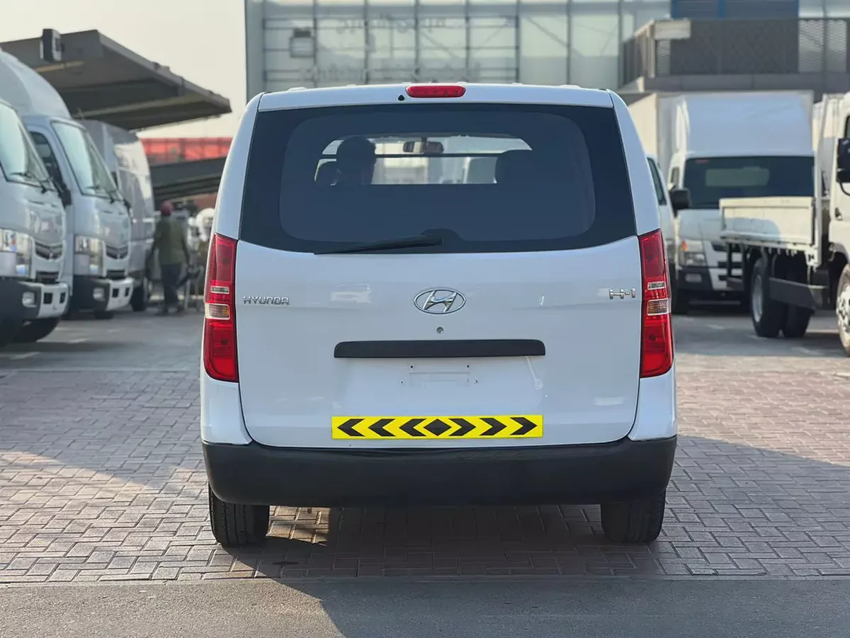 2021 Hyundai H1 | 3 Seats | Van | Manual | Petrol | GCC | Ref#1138-4-4