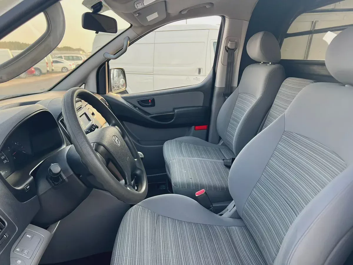 2021 Hyundai H1 | 3 Seats | Van | Manual | Petrol | GCC | Ref#1138-7-7