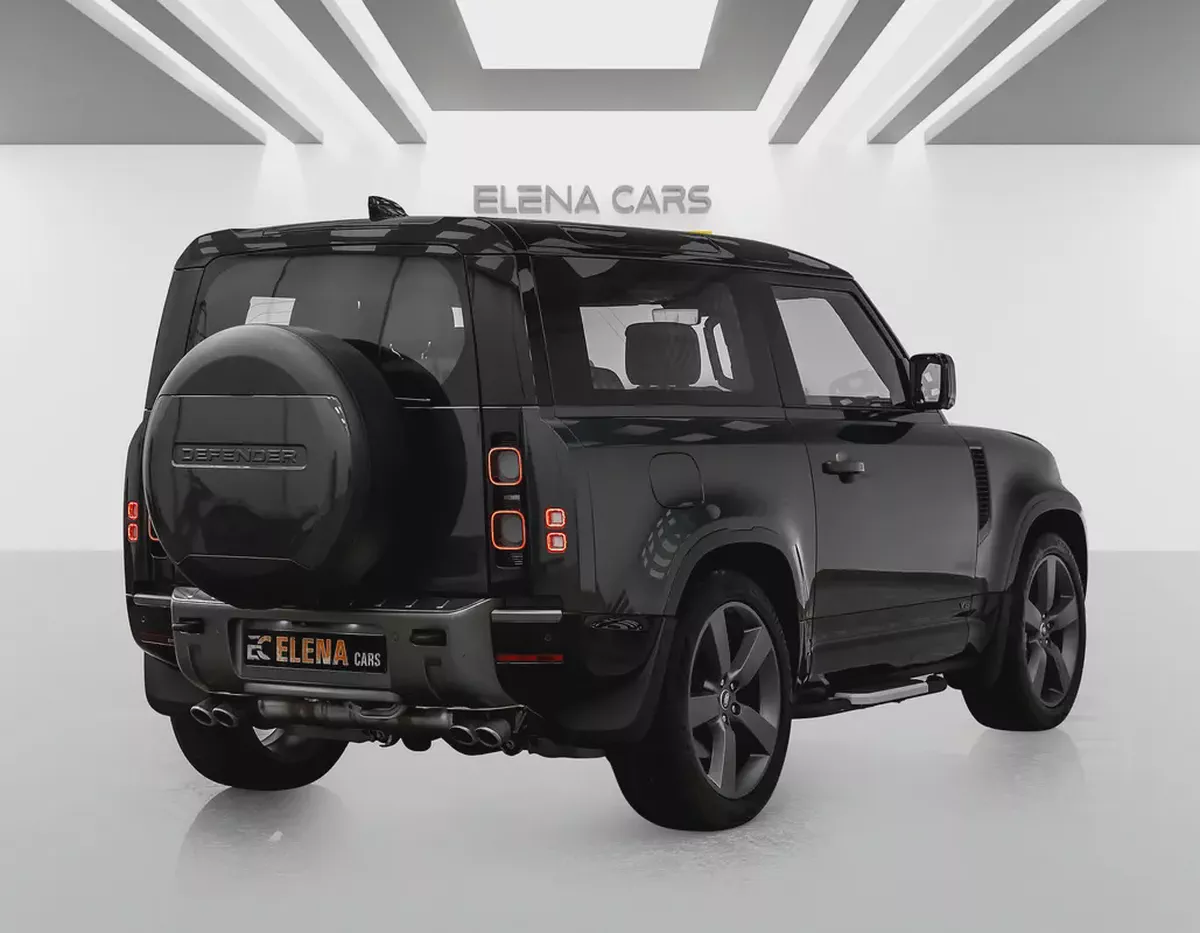 LAND ROVER DEFENDER 90 V8 Edition P525 -  2024 - GCC SPEC - EXCELLENT CONDITION-3-3