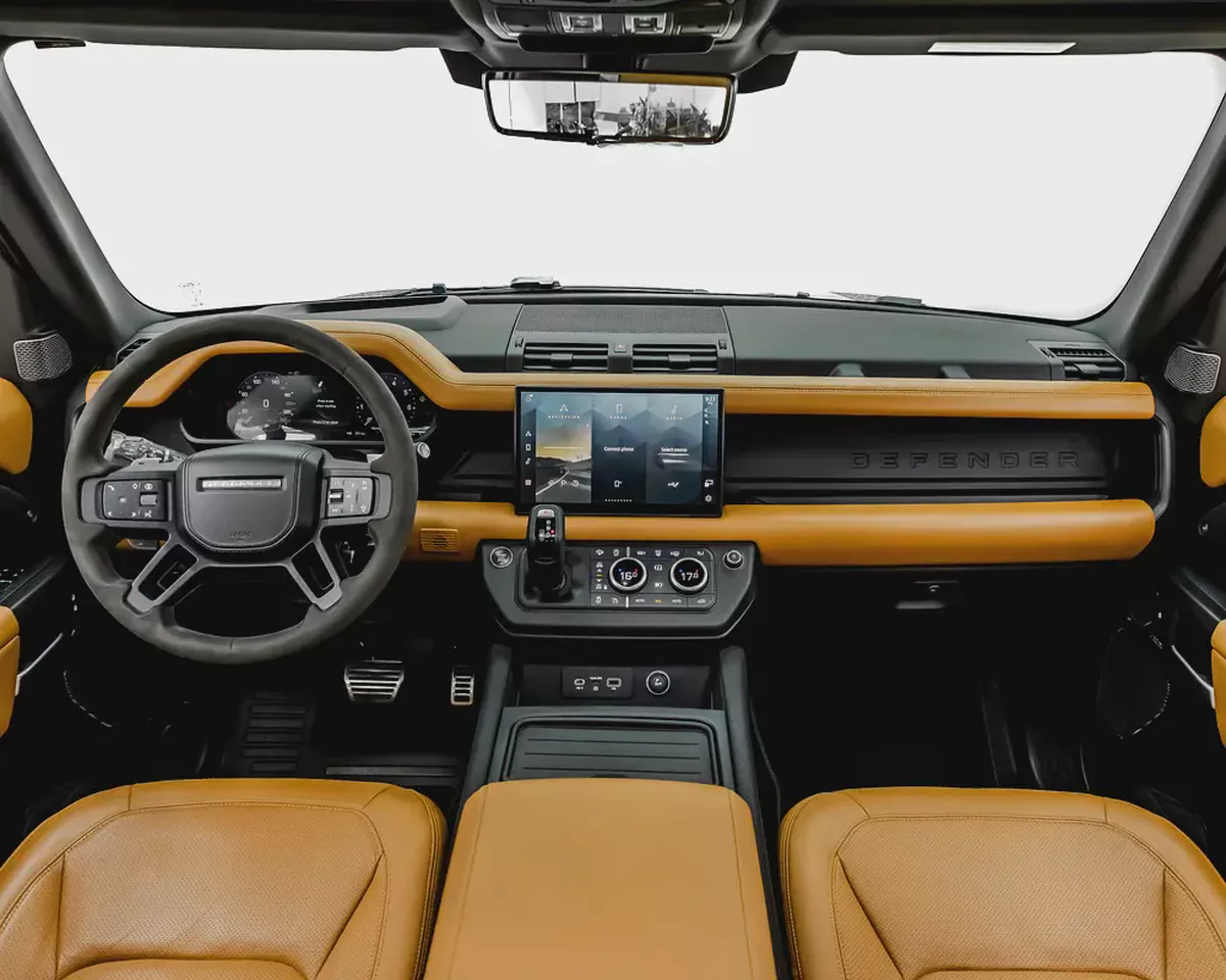 LAND ROVER DEFENDER 90 V8 Edition P525 -  2024 - GCC SPEC - EXCELLENT CONDITION-6-6