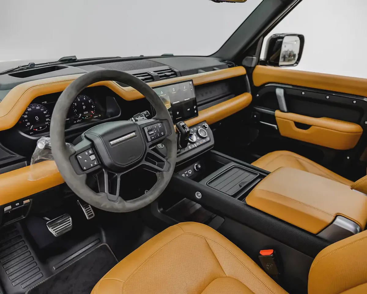 LAND ROVER DEFENDER 90 V8 Edition P525 -  2024 - GCC SPEC - EXCELLENT CONDITION-8-8