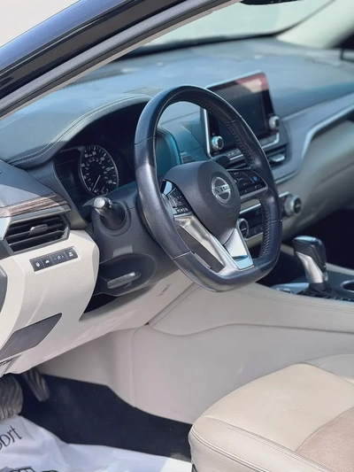 Nissan Altima SL 2019, American Specs - Excellent Condition-9