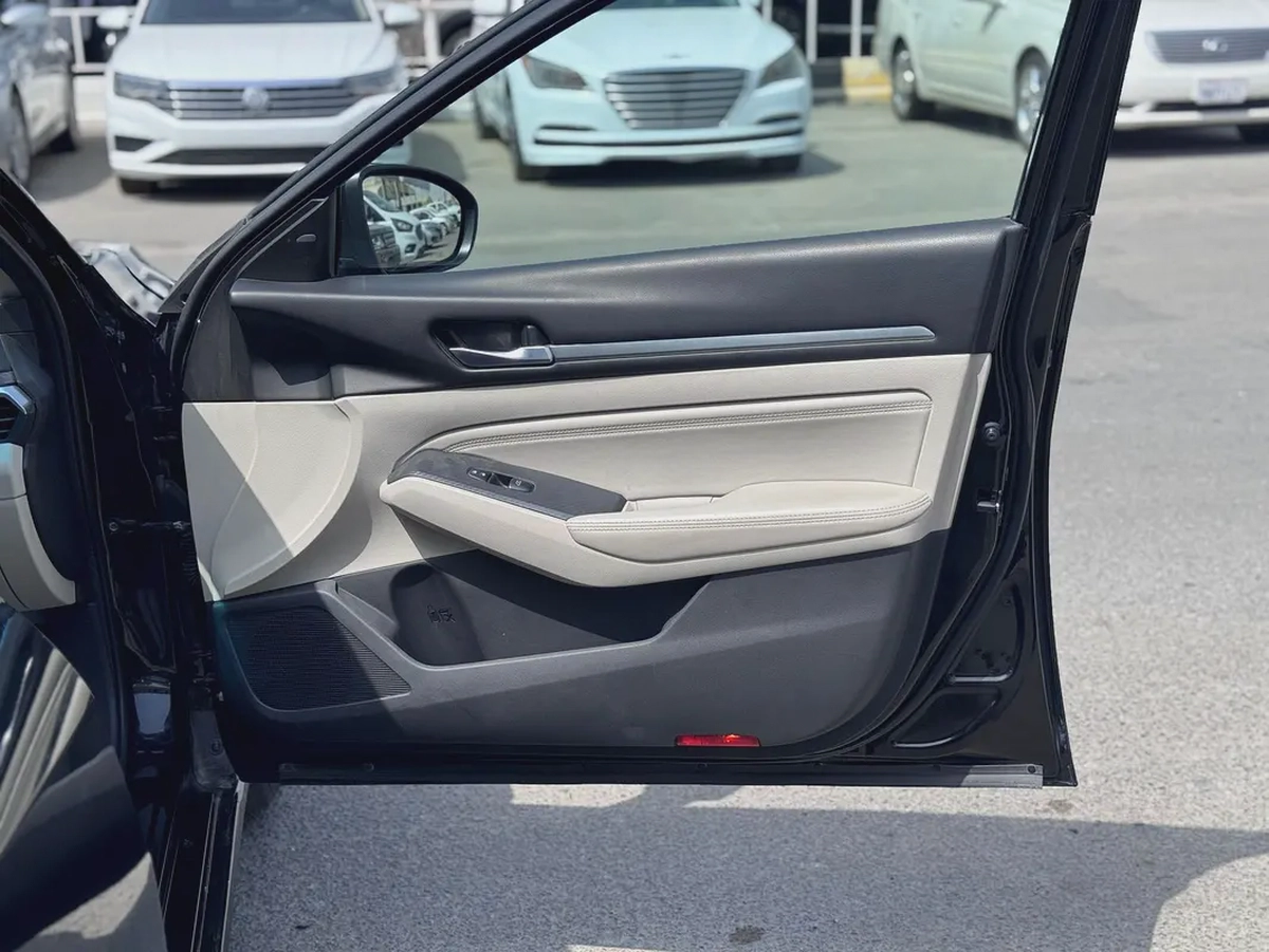 Nissan Altima SL 2019, American Specs - Excellent Condition-11-11