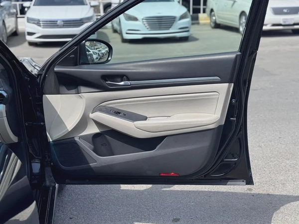 Nissan Altima SL 2019, American Specs - Excellent Condition