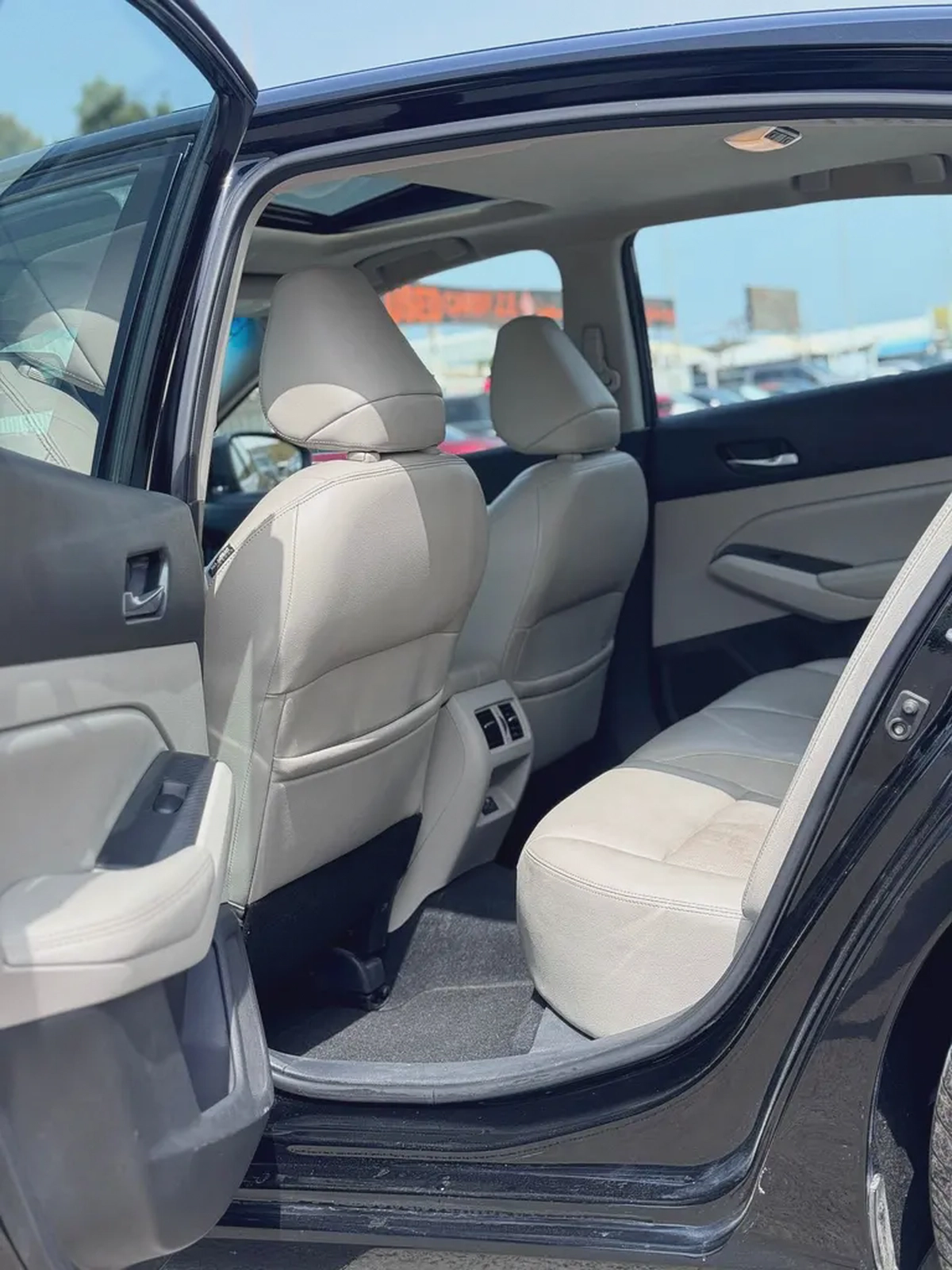 Nissan Altima SL 2019, American Specs - Excellent Condition-14-14