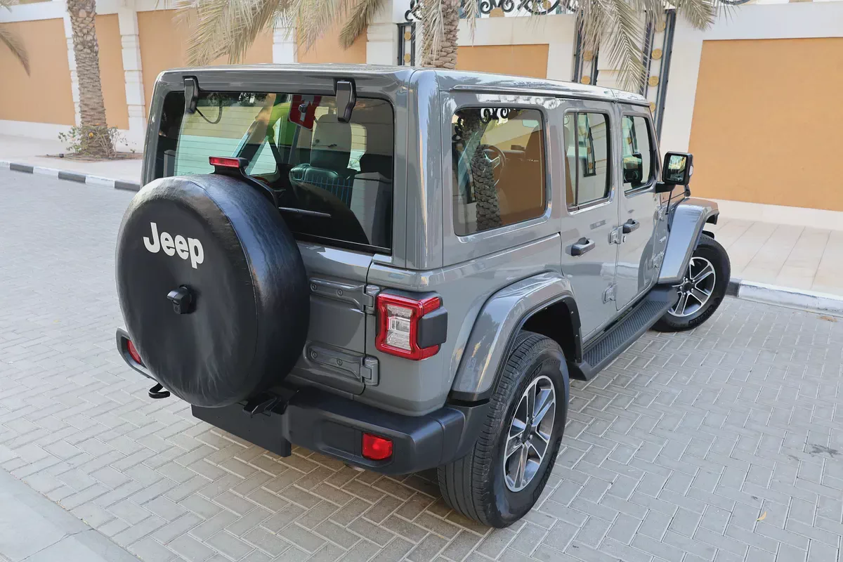 JEEP WRANGLER SAHARA UNLIMITED PLUS - GCC SPECS - UNDER WARRANTY / SERVICE CONTRACT - ACCIDENT FREE-3-3