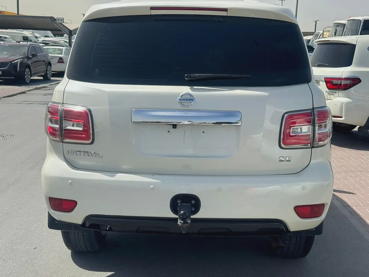 Nissan patrol 2019 white color GCc calen cR-9-9
