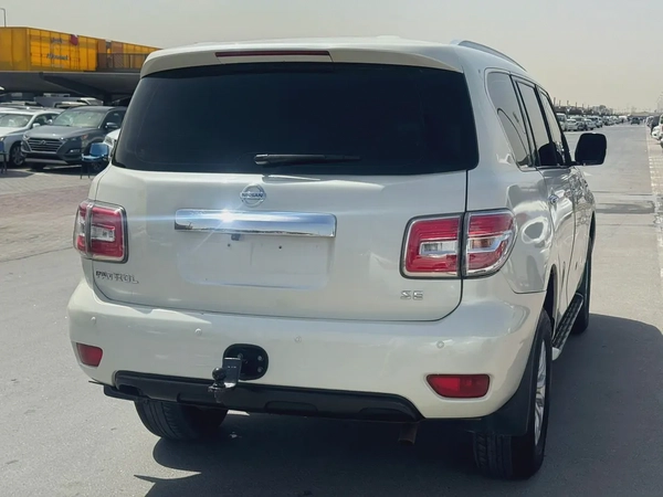 Nissan patrol 2019 white color GCc calen cR