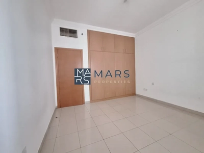 Where Luxury City Living Reaches New Heights. {4BHK Sea View } Al Majaz3-14