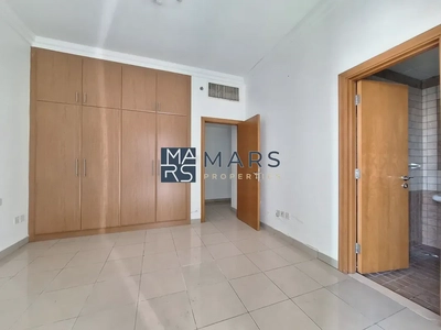 Where Luxury City Living Reaches New Heights. {4BHK Sea View } Al Majaz3-16