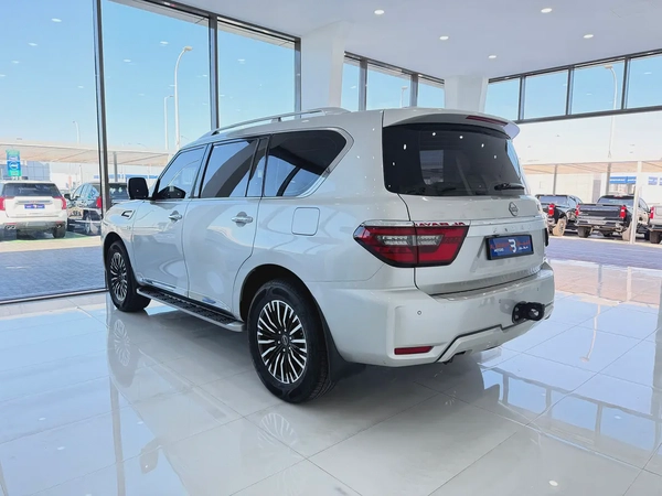 نيسان باترول بلاتينيوم V8 فضي / احمر خليجي المسعود Nissan Patrol LE Platinum 2023 - GCC Specs
