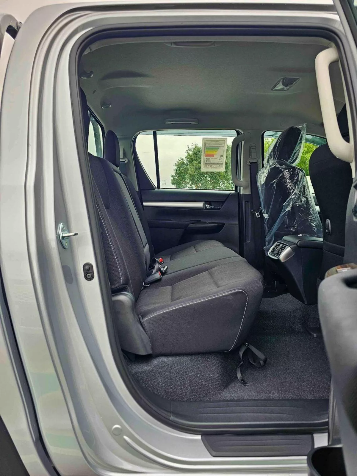 Toyota Hilux SR5 TRD WOOD INTERIOR W VISOR / 4.0L PETROL V6 4WD / BLIND SPOT / DIFFLOCK / DVD+CAMERA (CODE # H6A)-11-0