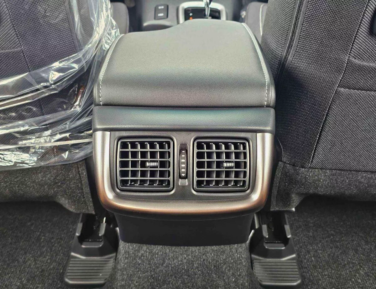 Toyota Hilux SR5 TRD WOOD INTERIOR W VISOR / 4.0L PETROL V6 4WD / BLIND SPOT / DIFFLOCK / DVD+CAMERA (CODE # H6A)-13-0