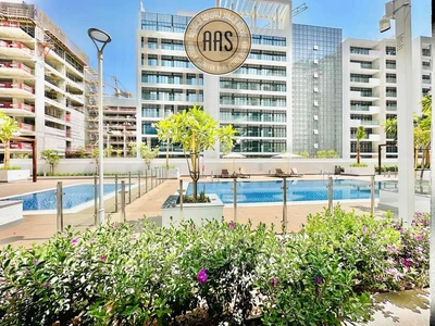Pool view •• friendly community •• ready to move •• negotiable-6