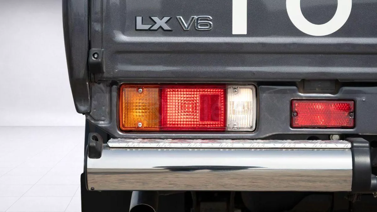 Toyota Land Cruiser Pickup 70 LX SC-8-0