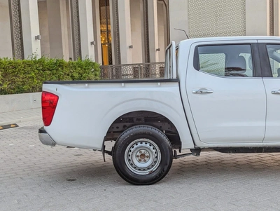 NISSAN NAVARA 2022 GCC 4X4 V4 2.5L AUTOMATIC LOW MILEAGE IN EXCELLENT CONDITION-11