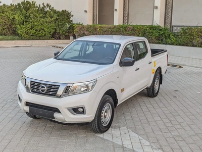 NISSAN NAVARA 2022 GCC 4X4 V4 2.5L AUTOMATIC LOW MILEAGE IN EXCELLENT CONDITION-1