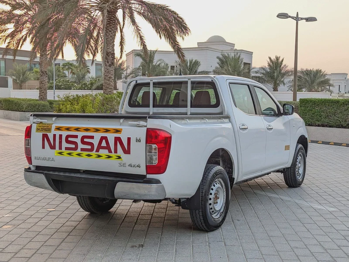 NISSAN NAVARA 2022 GCC 4X4 V4 2.5L AUTOMATIC LOW MILEAGE IN EXCELLENT CONDITION