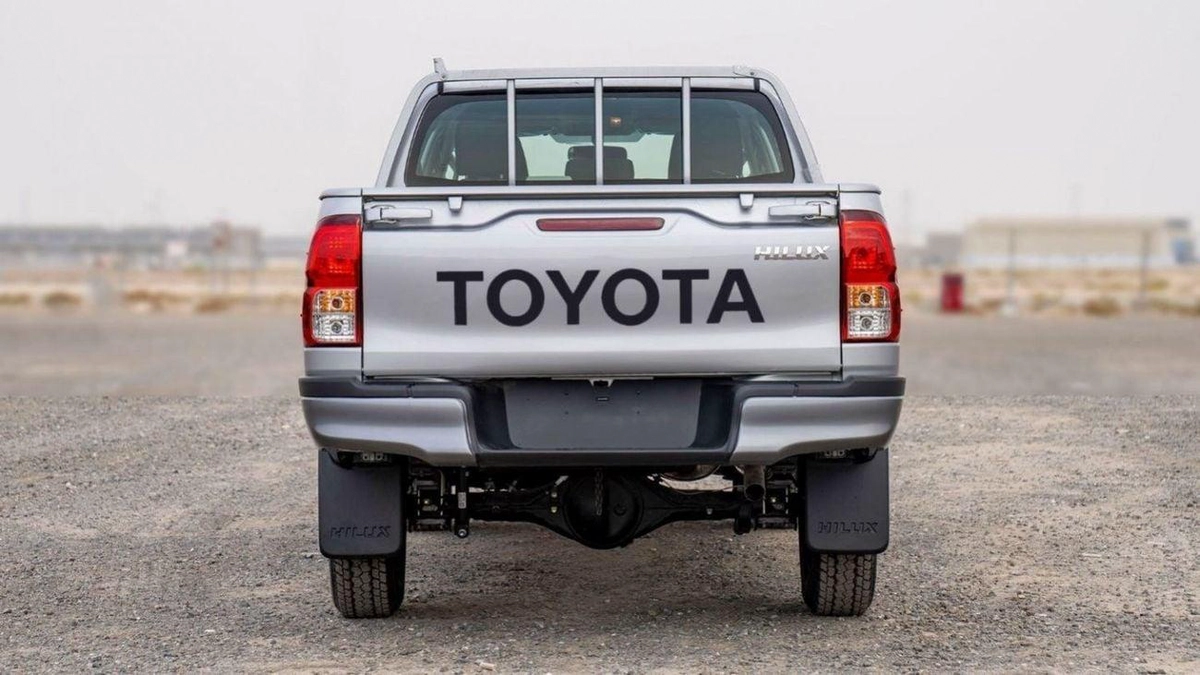 Toyota Hilux (LHD) TOYOTA HILUX DC 2.4D MT 4X4 P.WINDOW MY2025 – SILVER-7-7