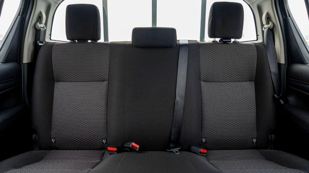 Toyota Hilux (LHD) TOYOTA HILUX DC 2.4D MT 4X4 P.WINDOW MY2025 – SILVER-10-10