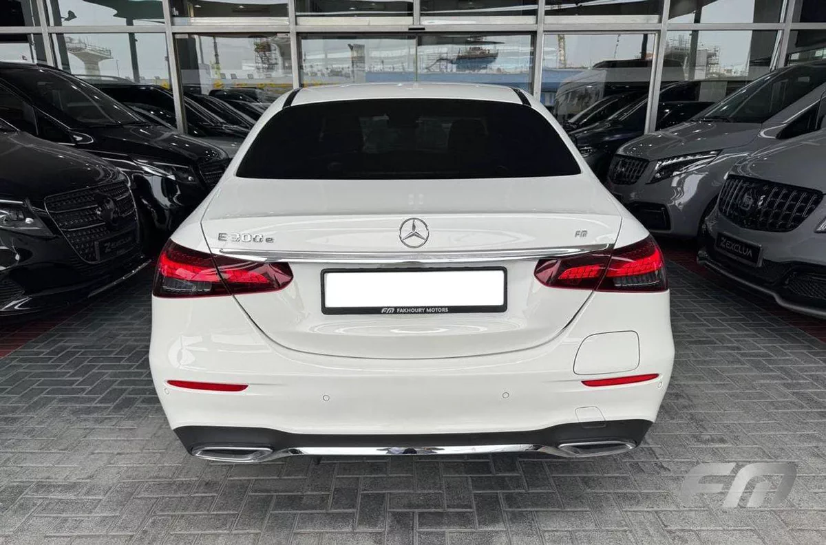 Mercedes Benz E300 PREMIUM PLUS - HYBRID (AMG)-11-0