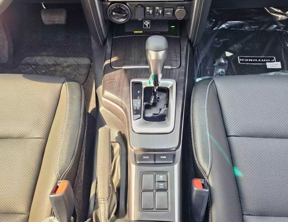 Toyota Fortuner VXR SR5 ADVENTURE / 4.0L V6 PETROL / FRONT PWR SEATS / PUSH START / DIFF LOCK AUTO A/C (CODE # F6HA)-15-0