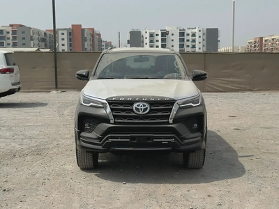 2025 TOYOTA FORTUNER 4.0 V BLACK | BEIGE-1