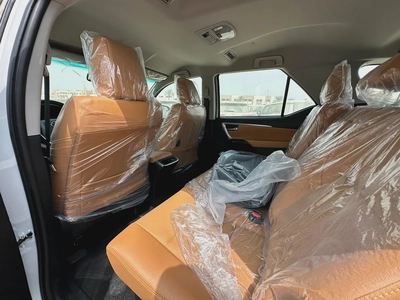 2025 TOYOTA FORTUNER 4.0 V BLACK | BEIGE-5