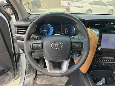 2025 TOYOTA FORTUNER 4.0 V BLACK | BEIGE-15