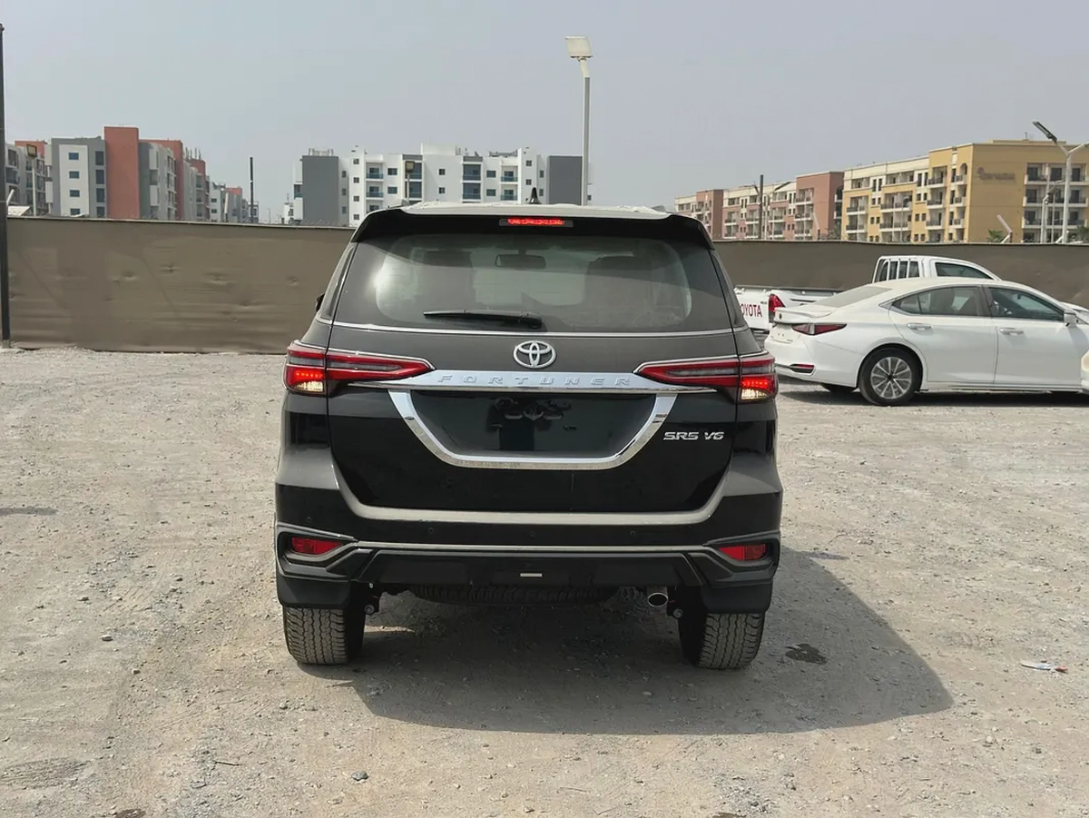 2025 TOYOTA FORTUNER 4.0 V BLACK | BEIGE-2-2