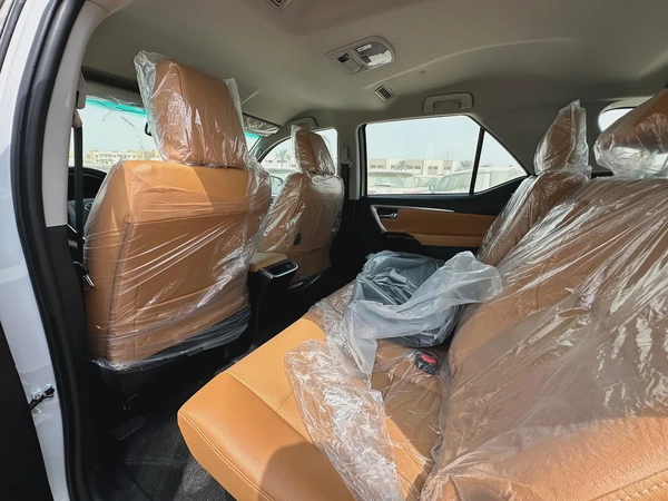 2025 TOYOTA FORTUNER 4.0 V BLACK | BEIGE