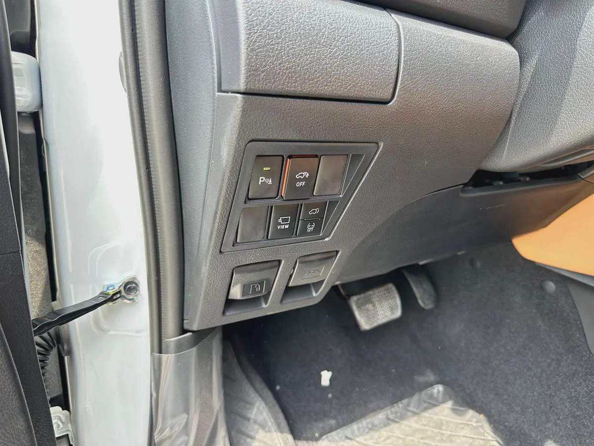 2025 TOYOTA FORTUNER 4.0 V BLACK | BEIGE-10-10