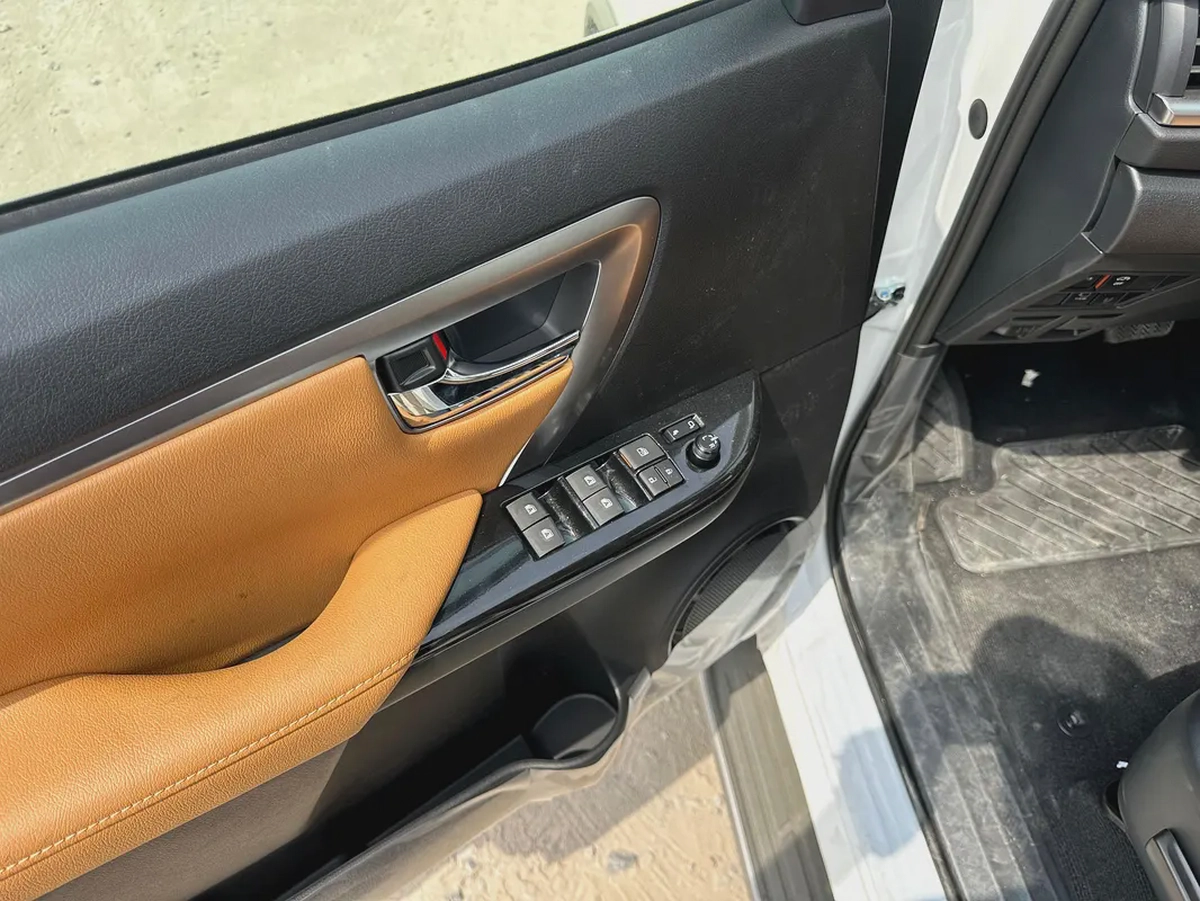 2025 TOYOTA FORTUNER 4.0 V BLACK | BEIGE-11-11