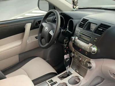 Toyota Highlander BASE 2012 Toyota Highlander 4x4 - 3.5L V6 MidOption+ 7 Leather Seats Great Condition --11