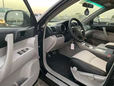 Toyota Highlander BASE 2012 Toyota Highlander 4x4 - 3.5L V6 MidOption+ 7 Leather Seats Great Condition --16