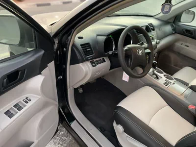 Toyota Highlander BASE 2012 Toyota Highlander 4x4 - 3.5L V6 MidOption+ 7 Leather Seats Great Condition --17
