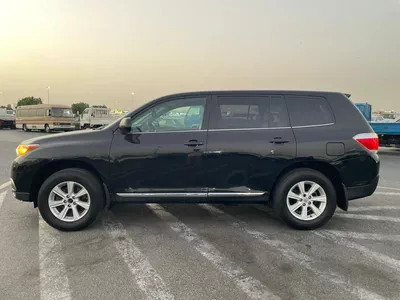 Toyota Highlander BASE 2012 Toyota Highlander 4x4 - 3.5L V6 MidOption+ 7 Leather Seats Great Condition --3