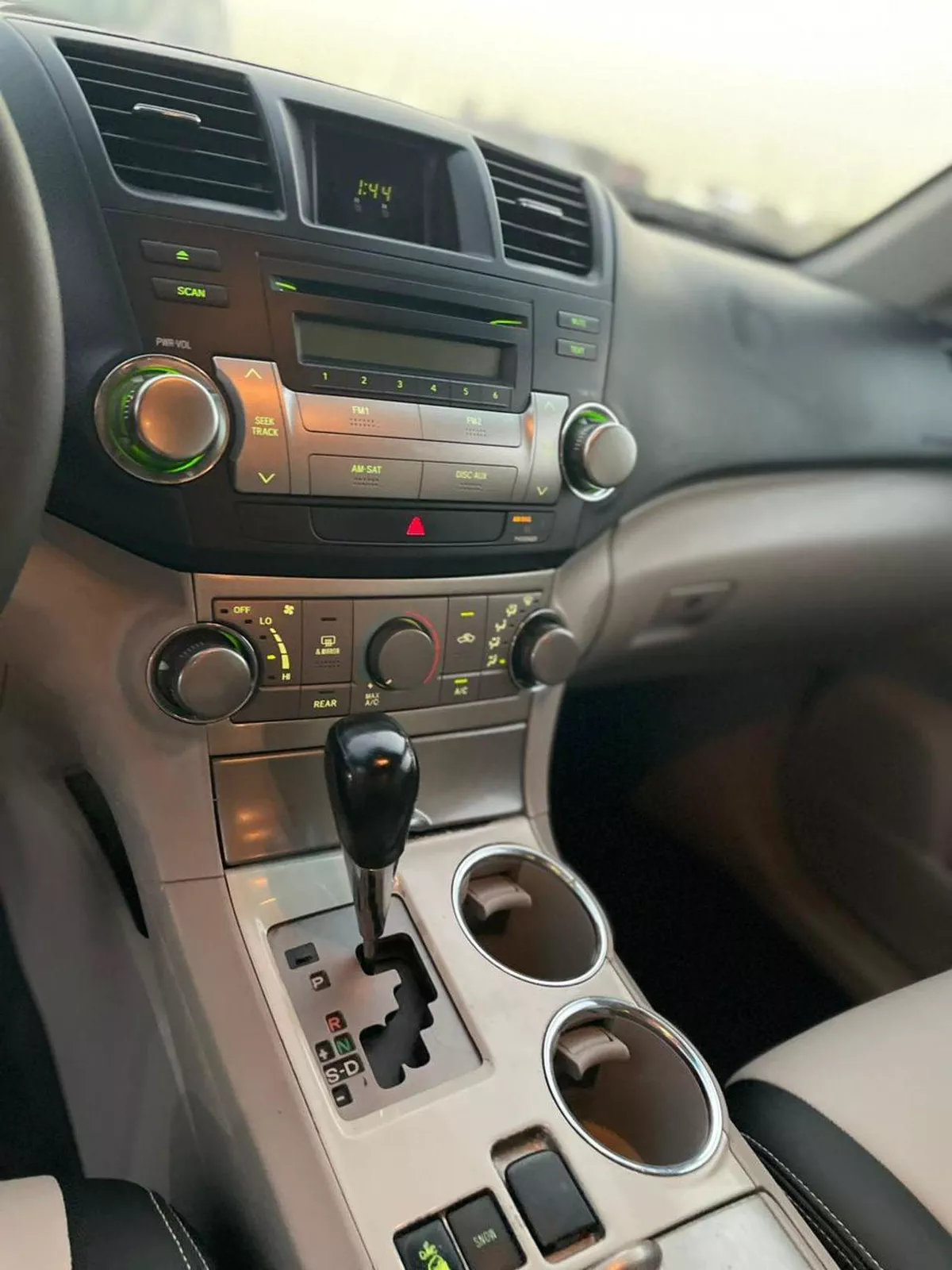 Toyota Highlander BASE 2012 Toyota Highlander 4x4 - 3.5L V6 MidOption+ 7 Leather Seats Great Condition --18-0