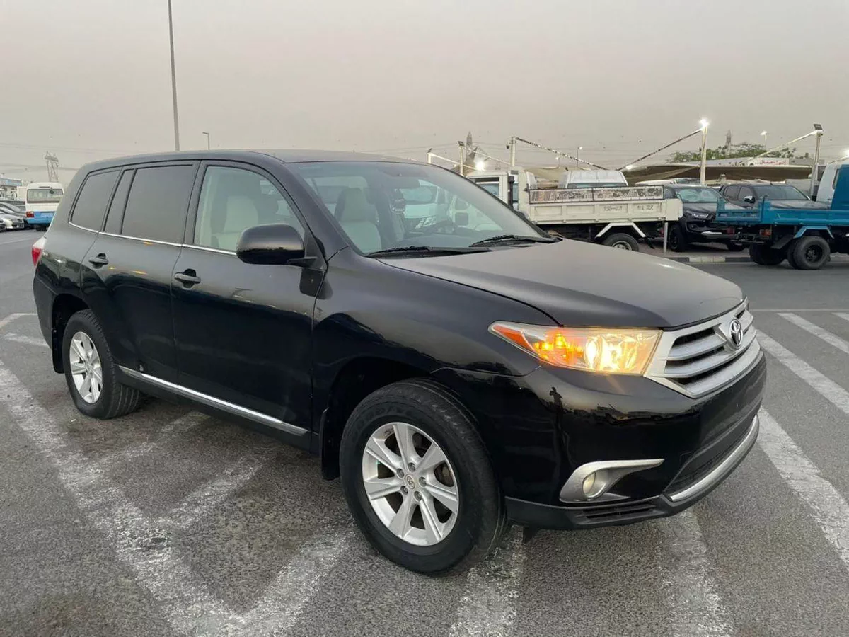 Toyota Highlander BASE 2012 Toyota Highlander 4x4 - 3.5L V6 MidOption+ 7 Leather Seats Great Condition -