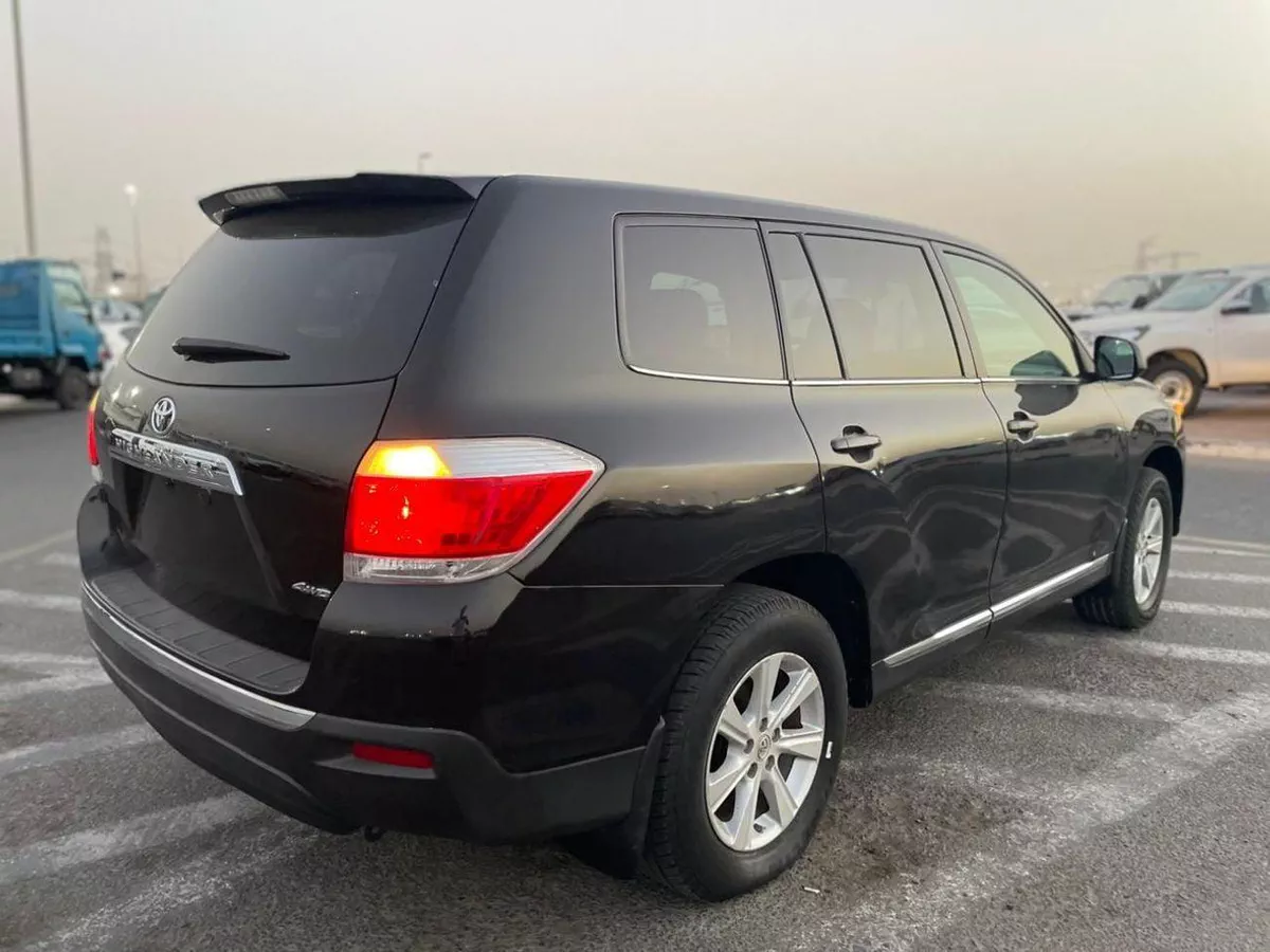 Toyota Highlander BASE 2012 Toyota Highlander 4x4 - 3.5L V6 MidOption+ 7 Leather Seats Great Condition --6-0