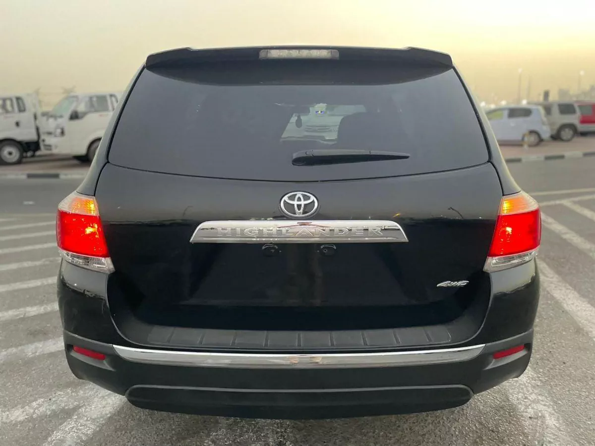 Toyota Highlander BASE 2012 Toyota Highlander 4x4 - 3.5L V6 MidOption+ 7 Leather Seats Great Condition --7-0