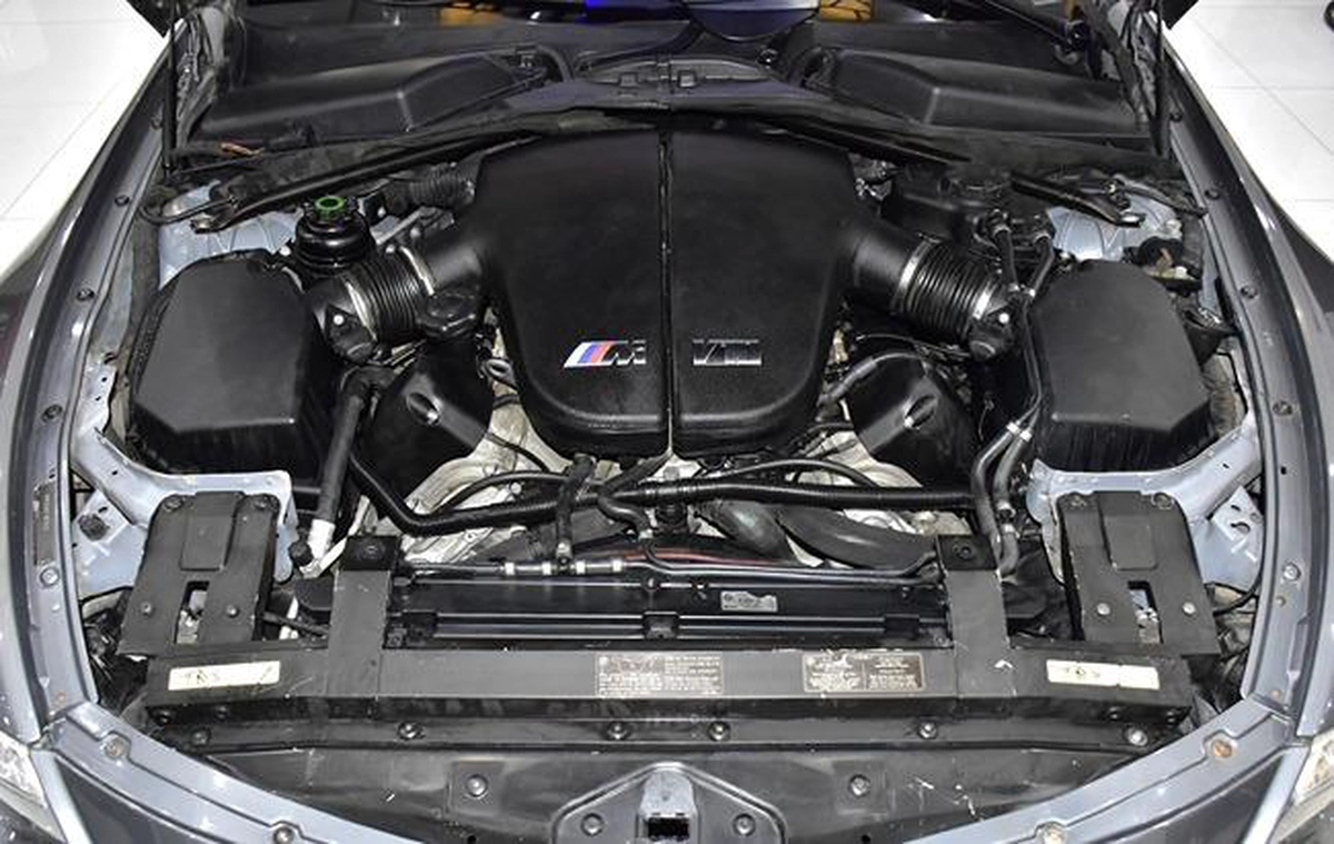 BMW M6 Convertible ( 2008 Model ) in Gray Color American Specs-7-7