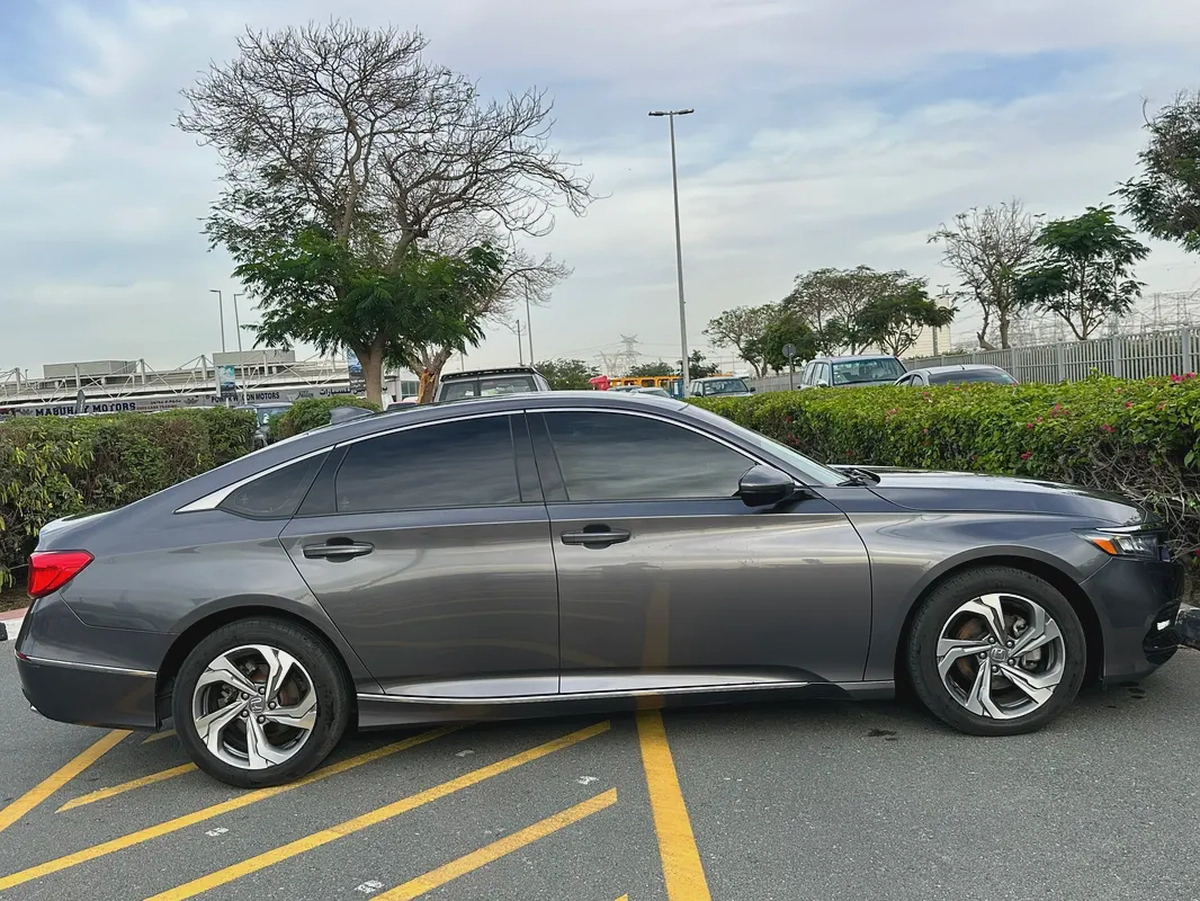 951/- AED EMI 1.5L turbo 2018 Honda Accord EX PLUS - GCC Specs - Excellent Condition-8-8