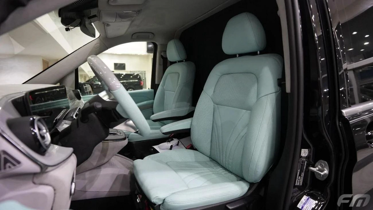 New Mercedes Benz V300 2025-14-14