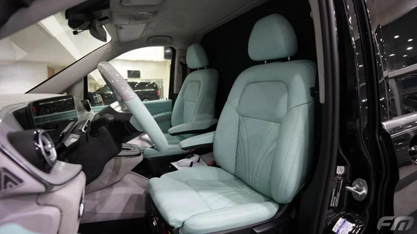 New Mercedes Benz V300 2025