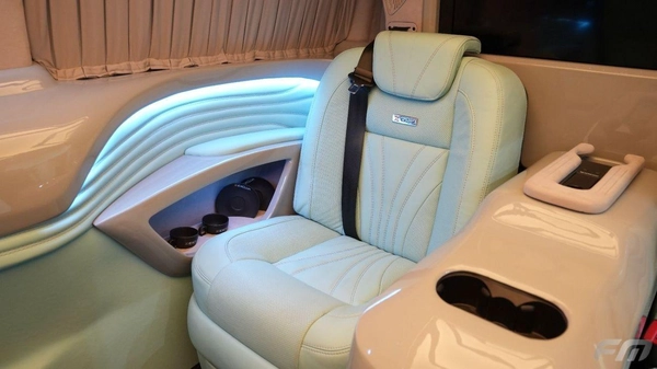 New Mercedes Benz V300 2025